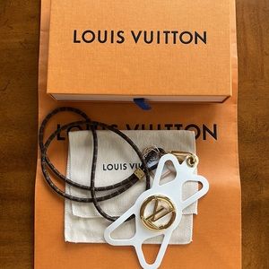 Phone Holder by Louis Vuitton White (M68962) Authentic Louis Vuitton